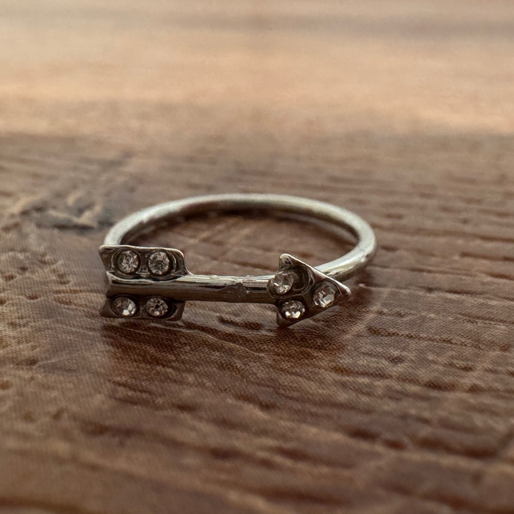 Silver toned boho arrow midi/pinky ring​​​​​